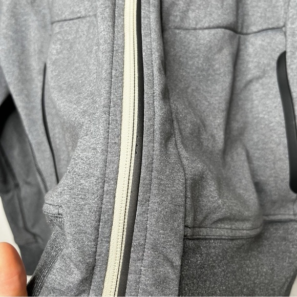 Lululemon Men’s Training Jacket in Heathered Dark Slate - Picture 13 of 13